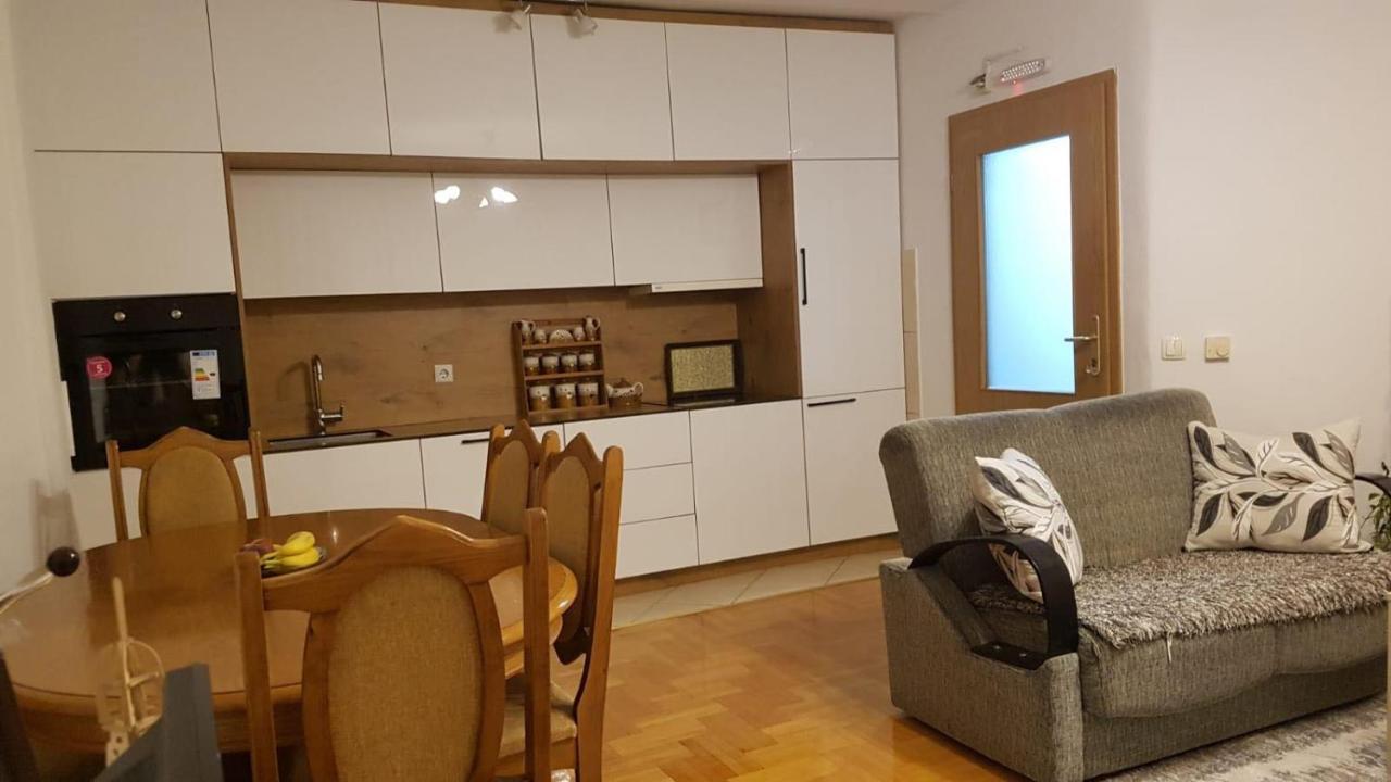 Redon Apartment Приштина Екстер'єр фото